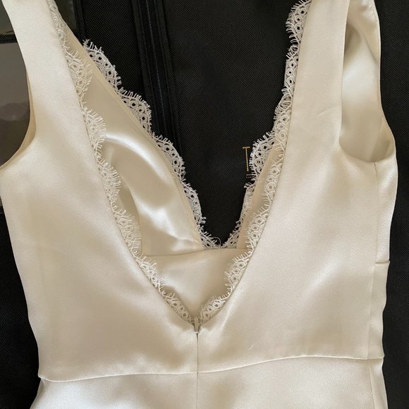 Tara Lauren Sybil Wedding Dress (size 8, fitted to size 6) - Picture 5 of 5